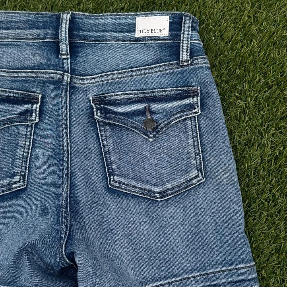 Judy Blue Mid-rise Heavy Contrast Flap Pockets Shorts - Picture 12 of 12